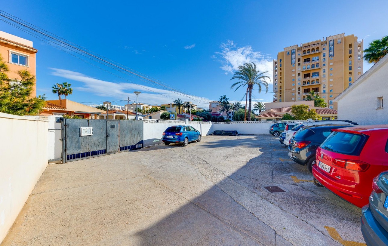 Resale - Chalet - Torrevieja - Playa de los locos