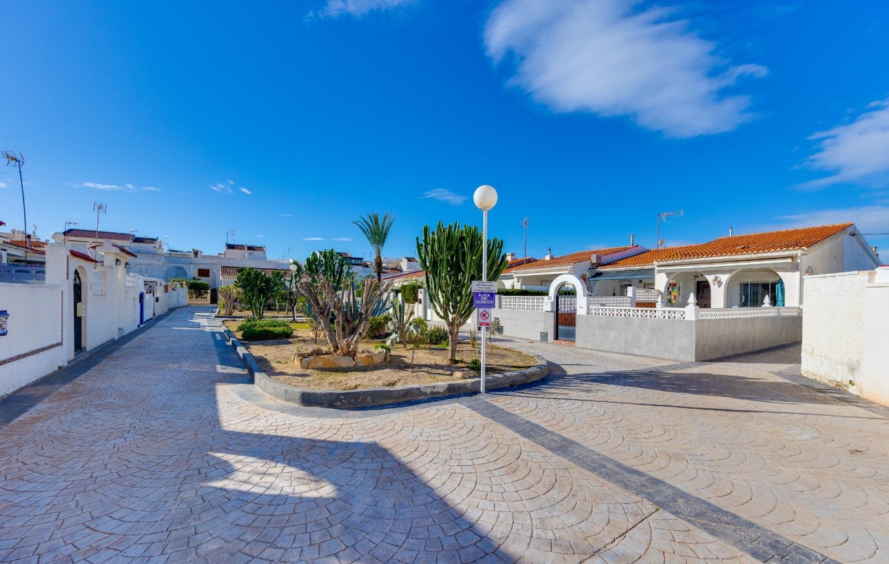 Resale - Chalet - Torrevieja - Playa de los locos