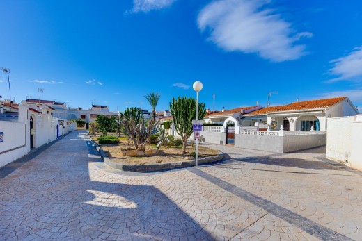 Resale - Chalet - Torrevieja - Playa de los locos