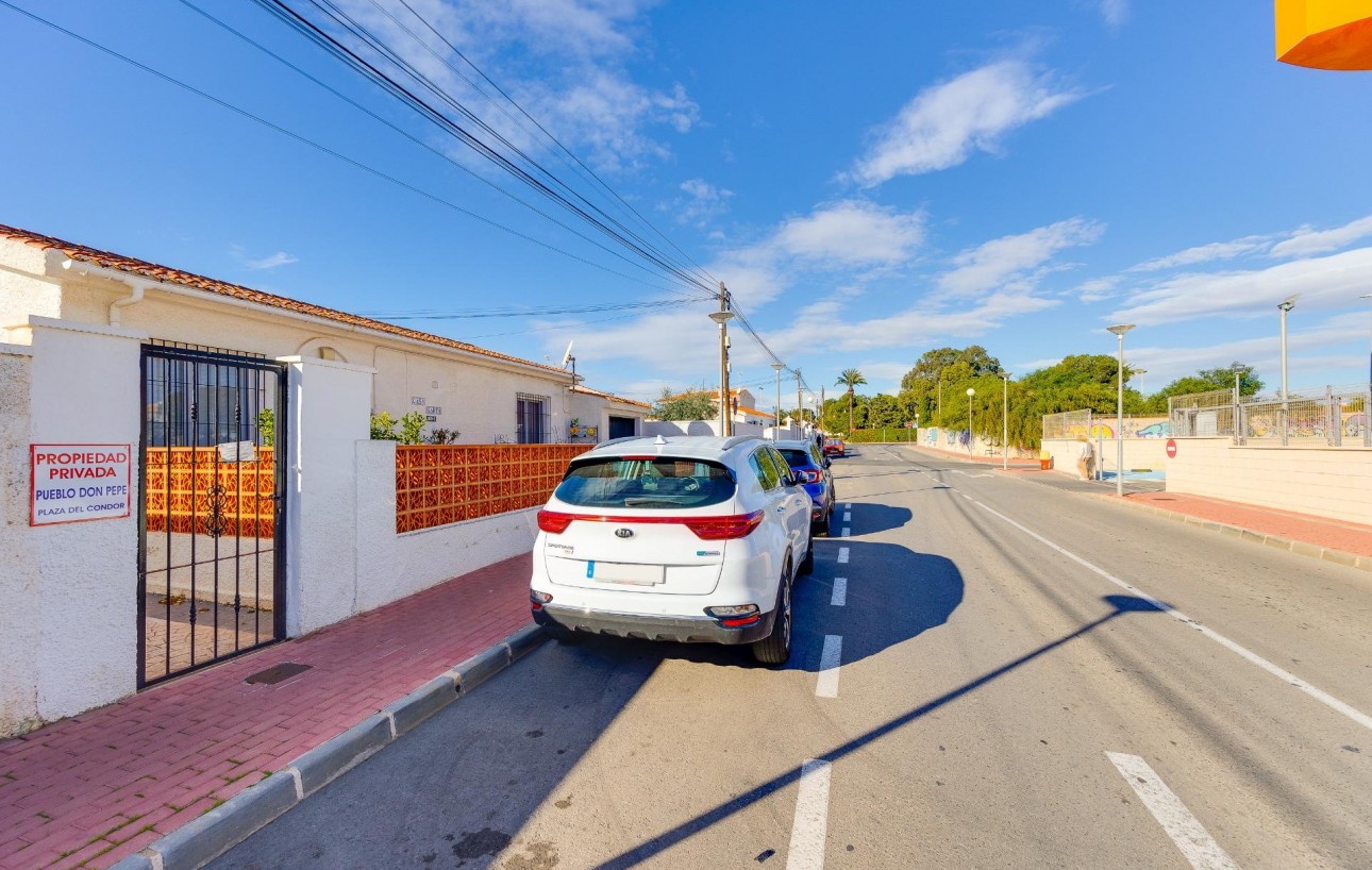 Resale - Chalet - Torrevieja - Playa de los locos