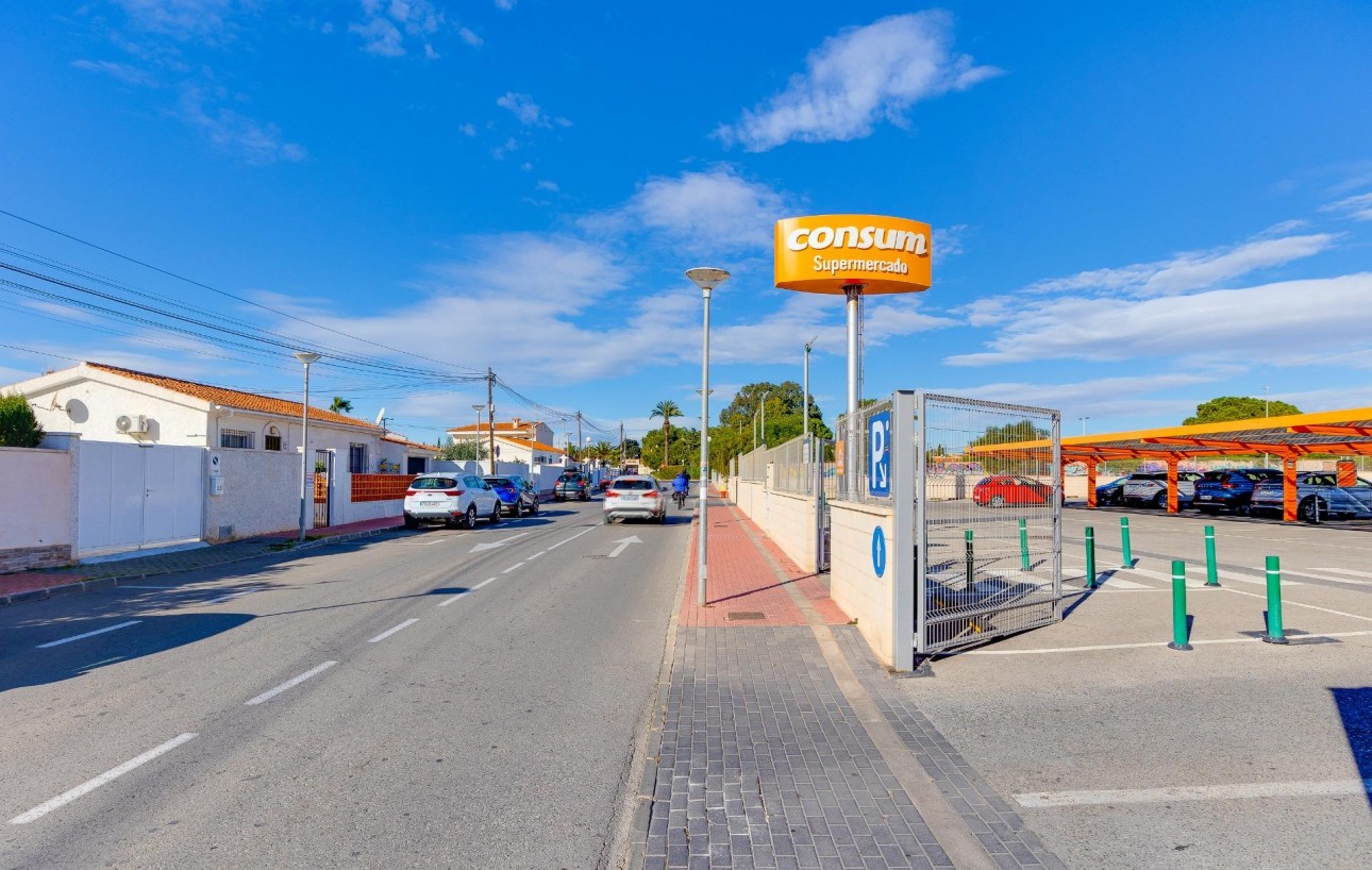 Resale - Chalet - Torrevieja - Playa de los locos