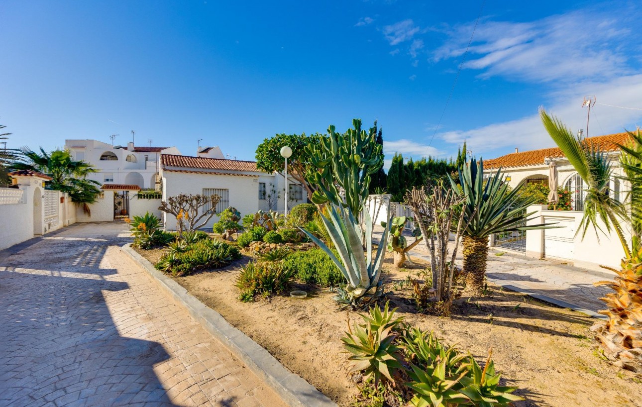 Resale - Chalet - Torrevieja - Playa de los locos