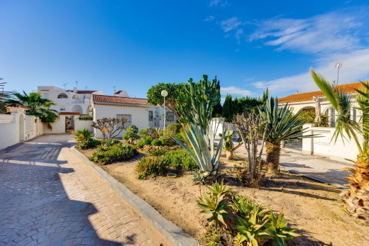 Resale - Chalet - Torrevieja - Playa de los locos