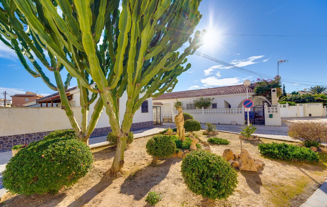 Resale - Chalet - Torrevieja - Playa de los locos