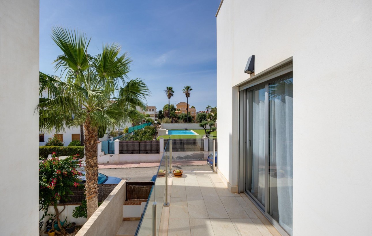 Venta - Chalet - Torrevieja - Los Frutales