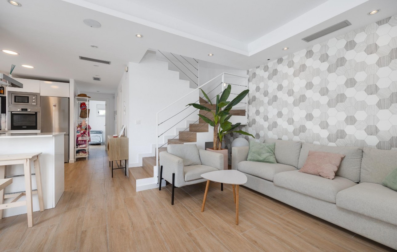 Sale - Chalet - Torrevieja - Los Frutales