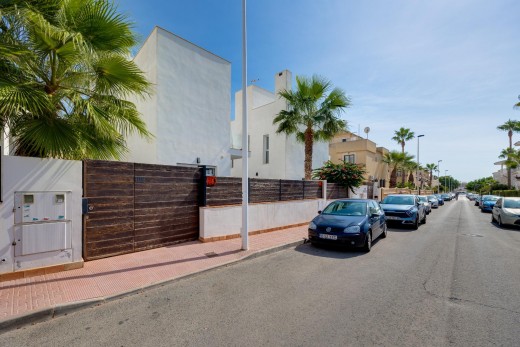Sale - Chalet - Torrevieja - Los Frutales