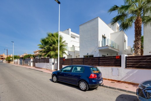 Sale - Chalet - Torrevieja - Los Frutales