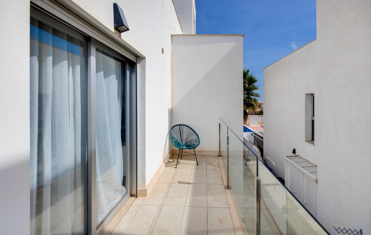 Sale - Chalet - Torrevieja - Los Frutales