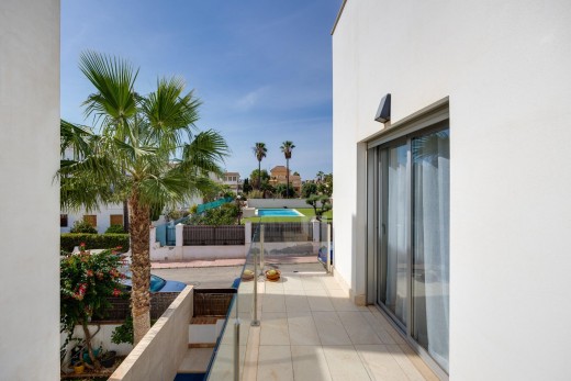 Sale - Chalet - Torrevieja - Los Frutales