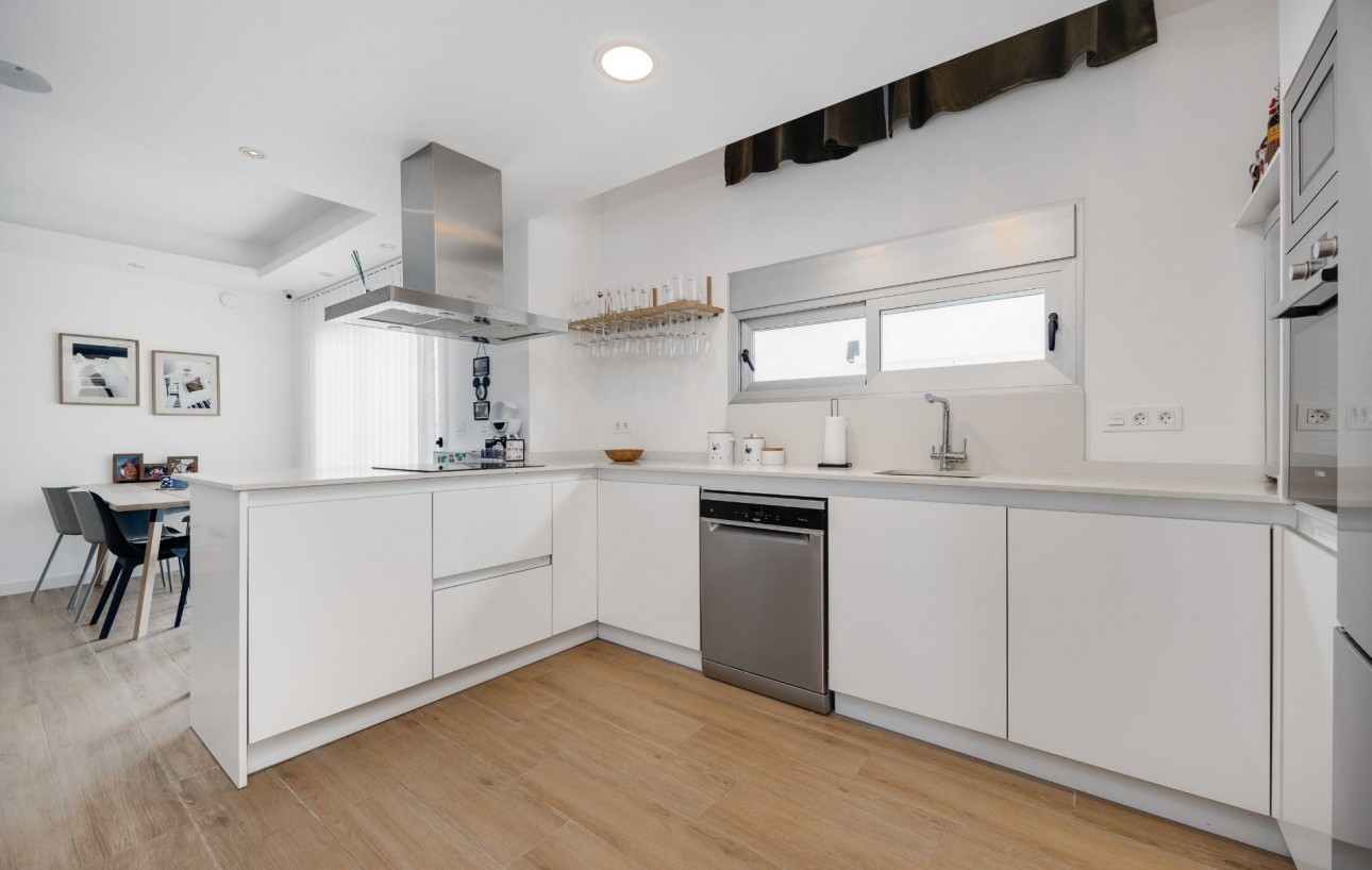 Sale - Chalet - Torrevieja - Los Frutales