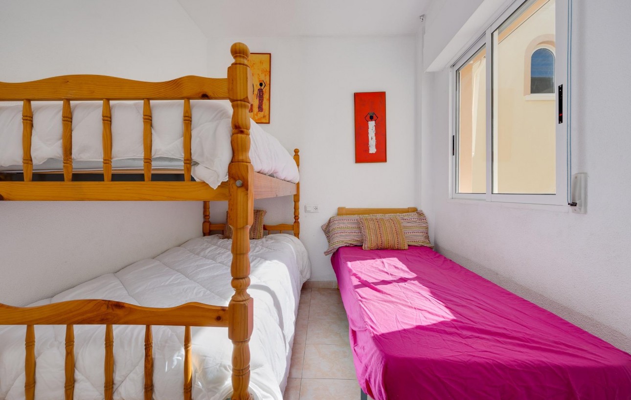 Resale - Lägenhet - Torrevieja - Playa de los Naufragos