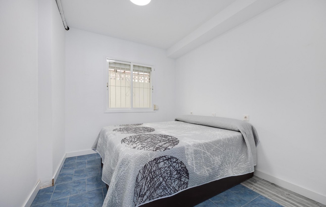 Resale - Bungalow Planta Baja - Torrevieja - Playa de los Naufragos