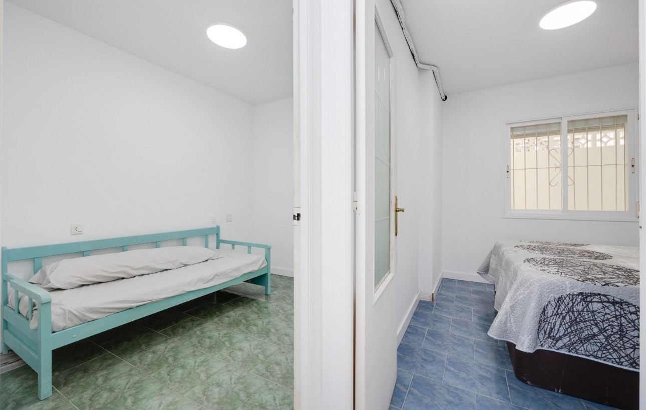 Resale - Bungalow Planta Baja - Torrevieja - Playa de los Naufragos