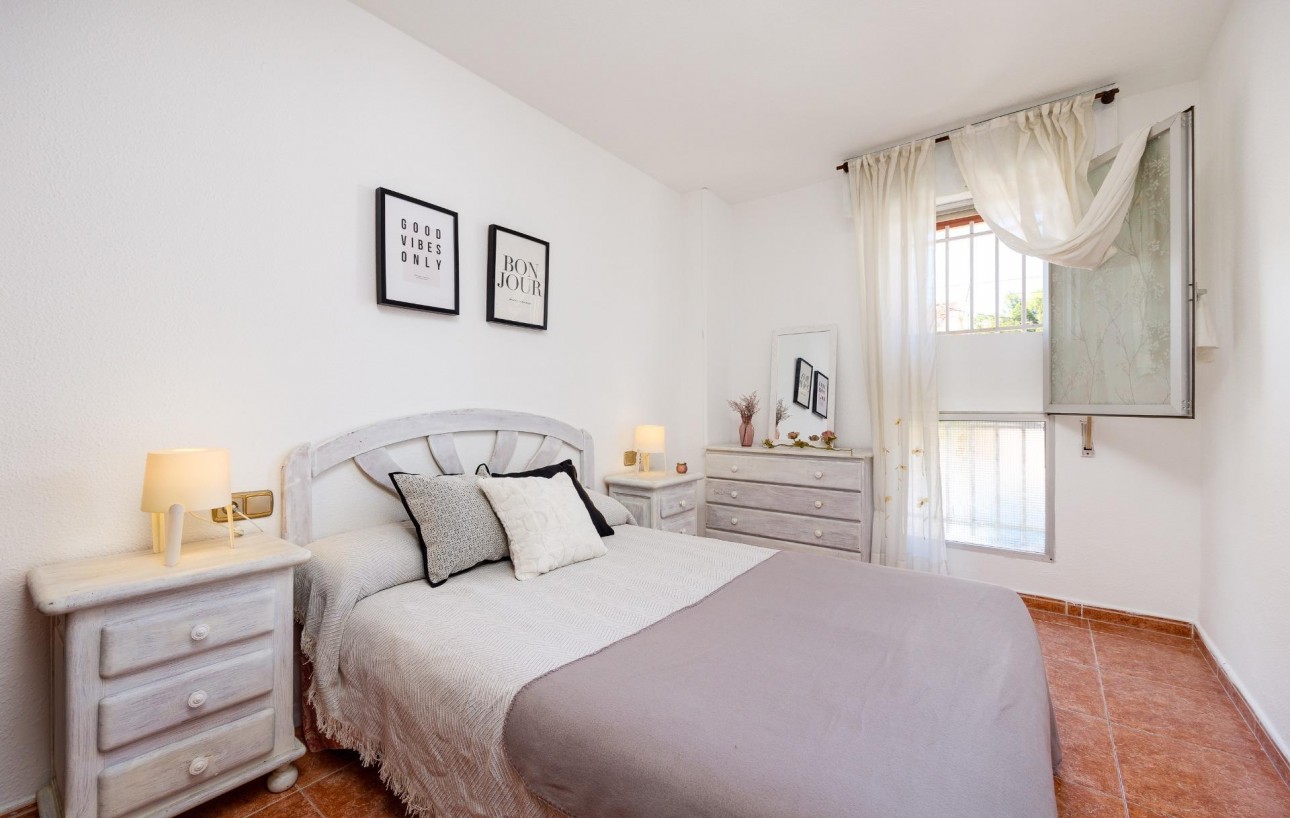 Venta - Apartamento - Torrevieja - Playa de los Naufragos