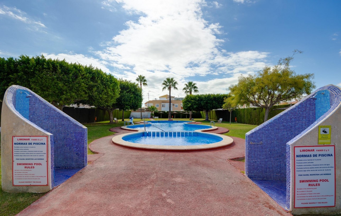 Venta - Chalet - Torrevieja - El limonar