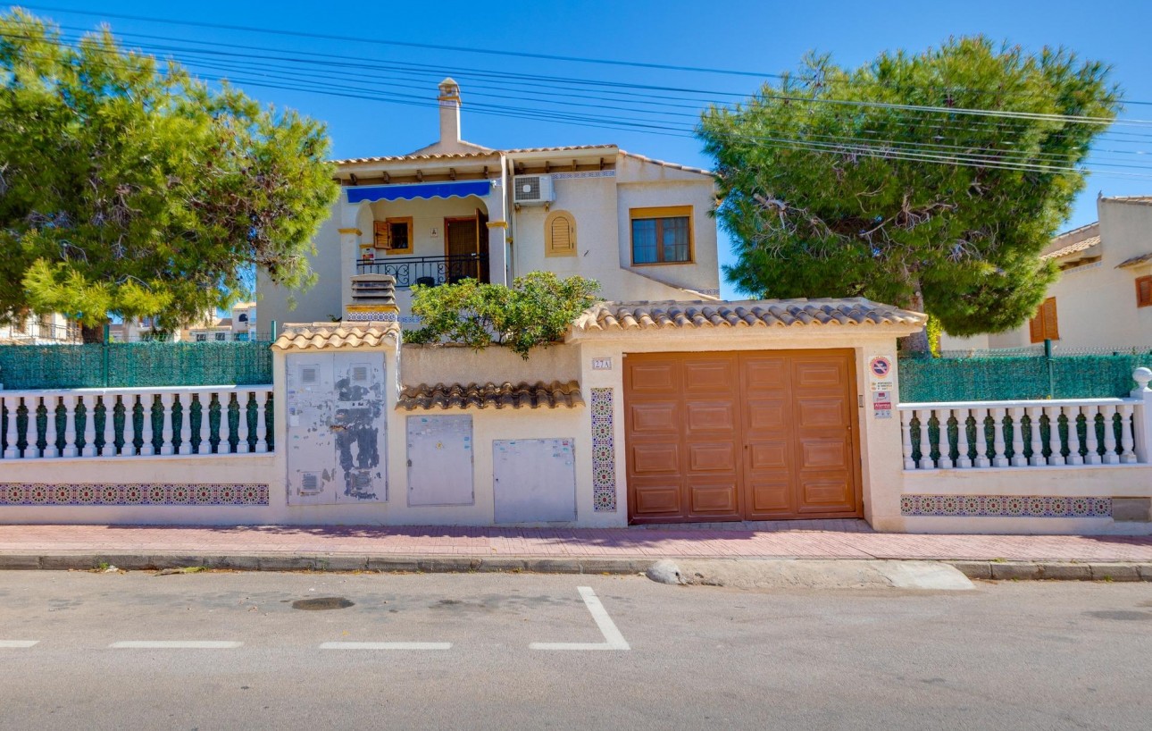 Sale - Chalet - Torrevieja - La Mata