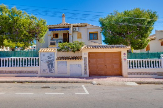 Sale - Chalet - Torrevieja - La Mata
