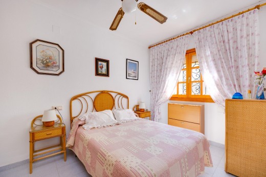 Sale - Chalet - Torrevieja - La Mata