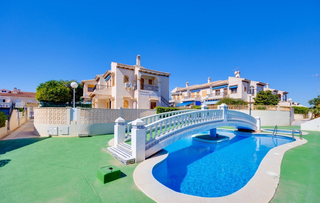 Sale - Chalet - Torrevieja - La Mata