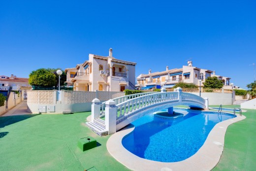 Sale - Chalet - Torrevieja - La Mata