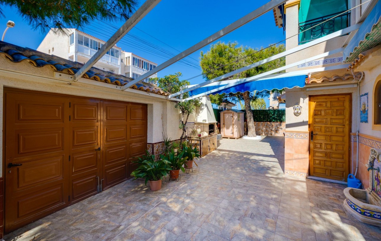 Sale - Chalet - Torrevieja - La Mata