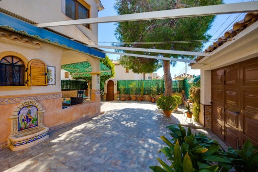 Sale - Chalet - Torrevieja - La Mata