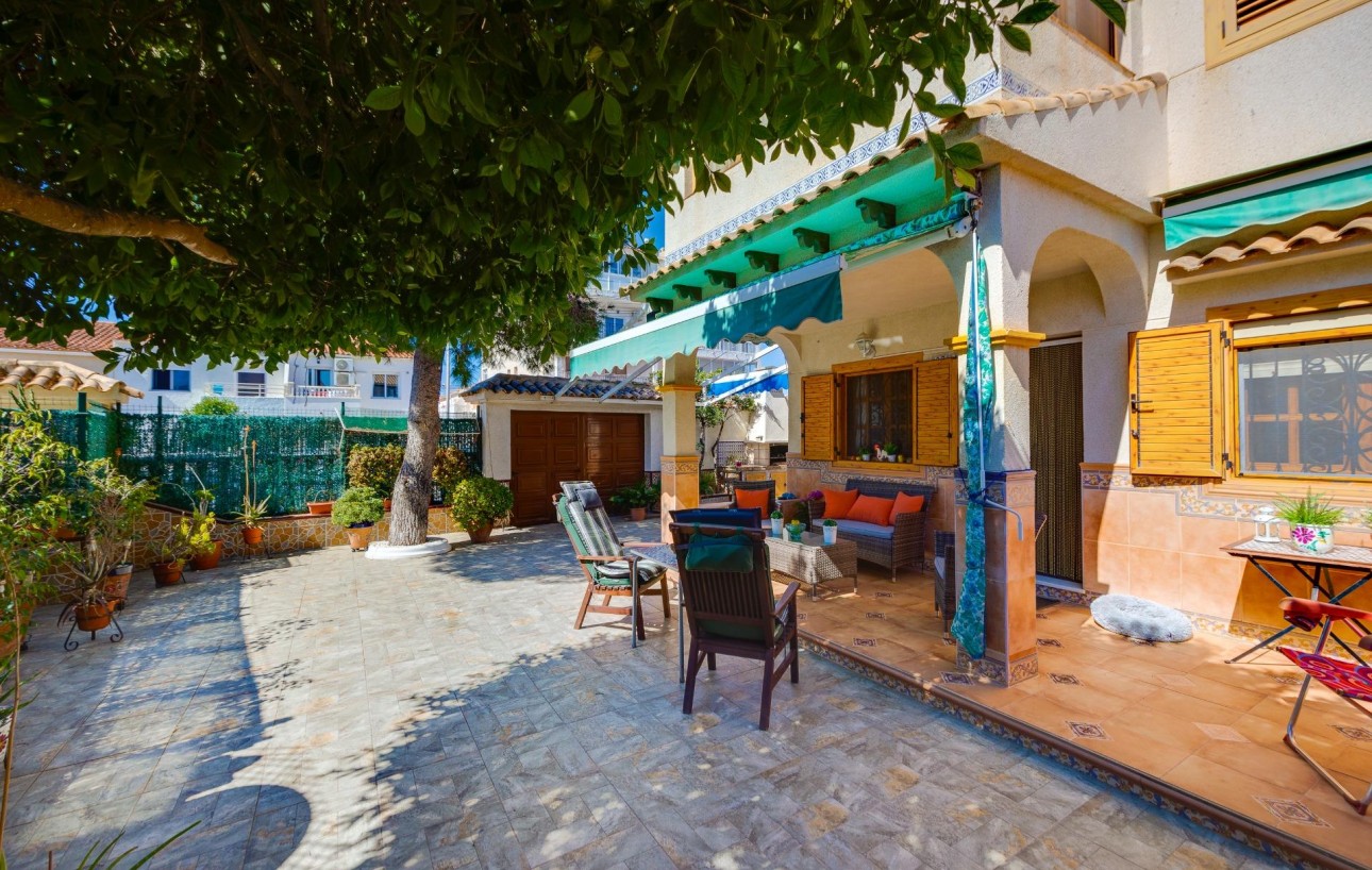 Sale - Chalet - Torrevieja - La Mata