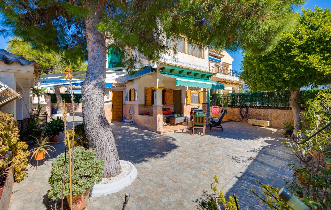 Sale - Chalet - Torrevieja - La Mata