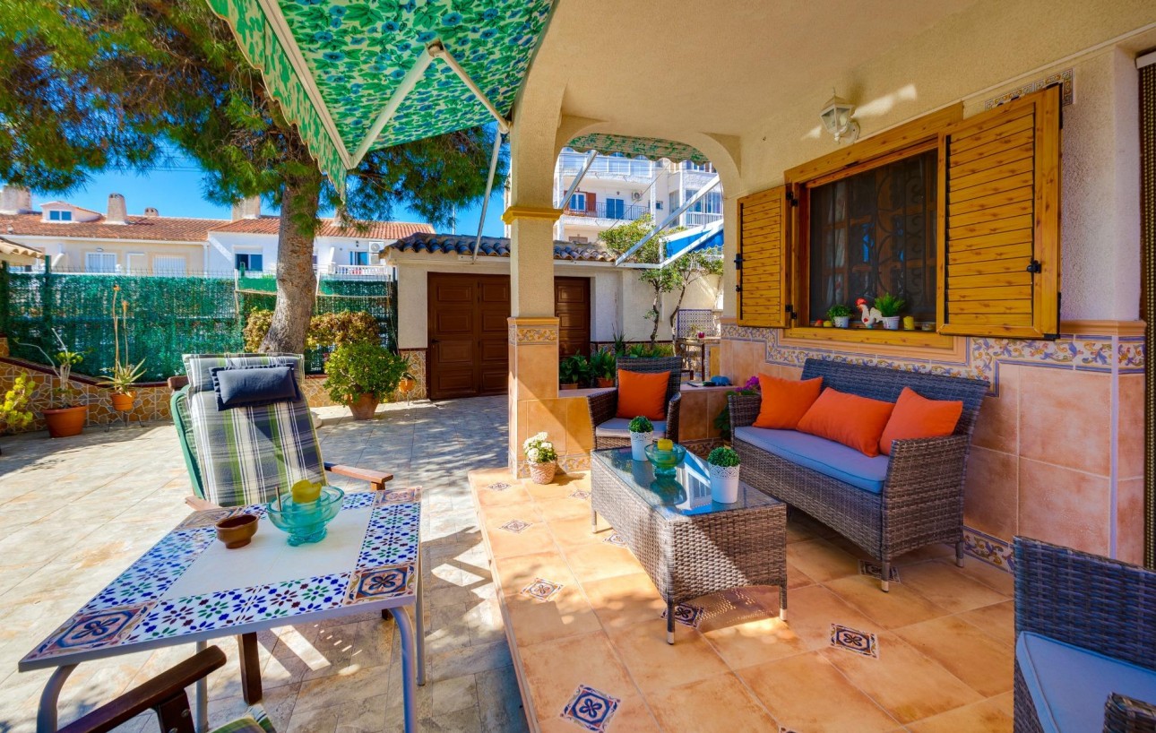 Sale - Chalet - Torrevieja - La Mata