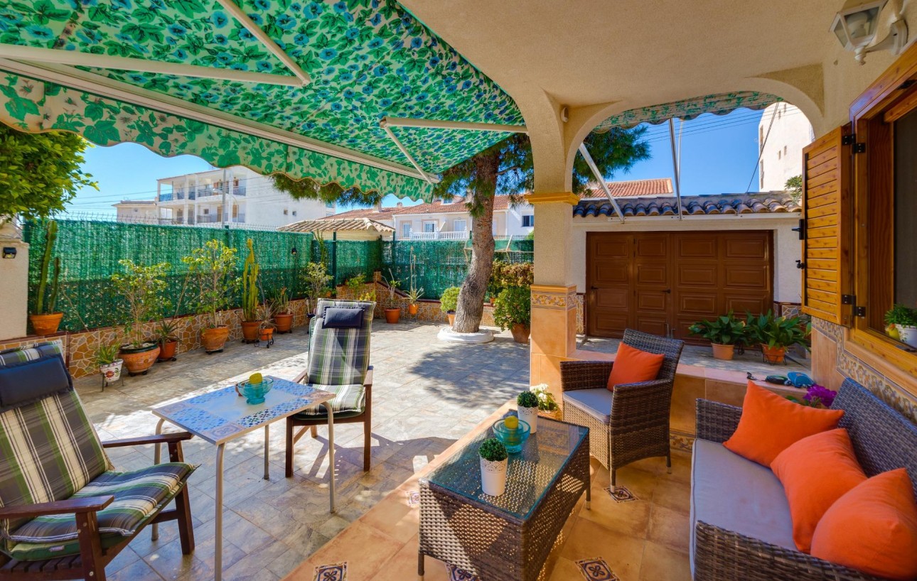 Sale - Chalet - Torrevieja - La Mata