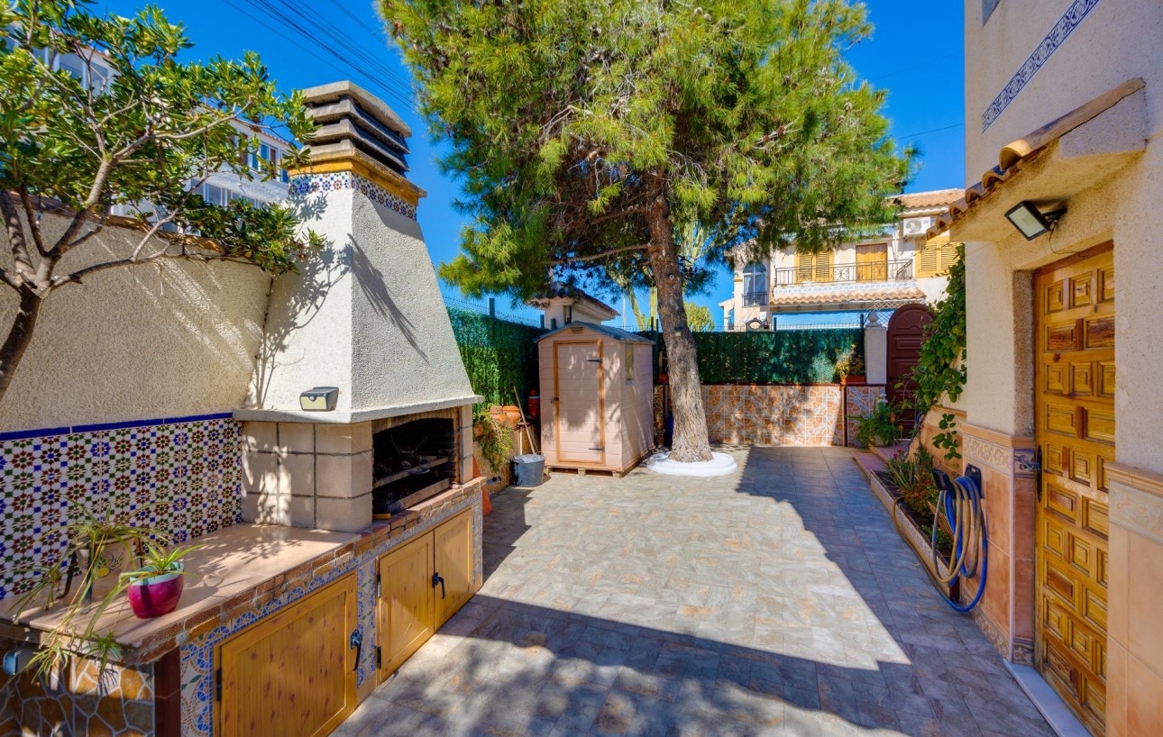 Sale - Chalet - Torrevieja - La Mata