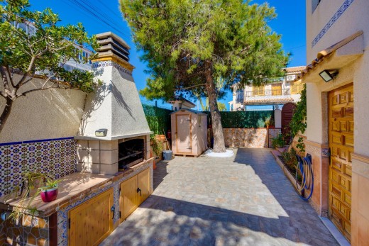 Sale - Chalet - Torrevieja - La Mata