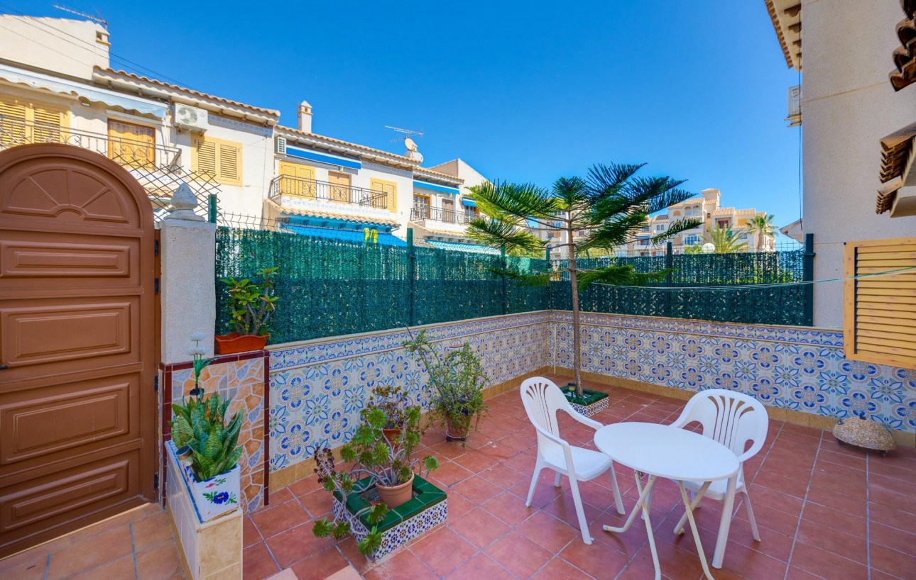 Sale - Chalet - Torrevieja - La Mata