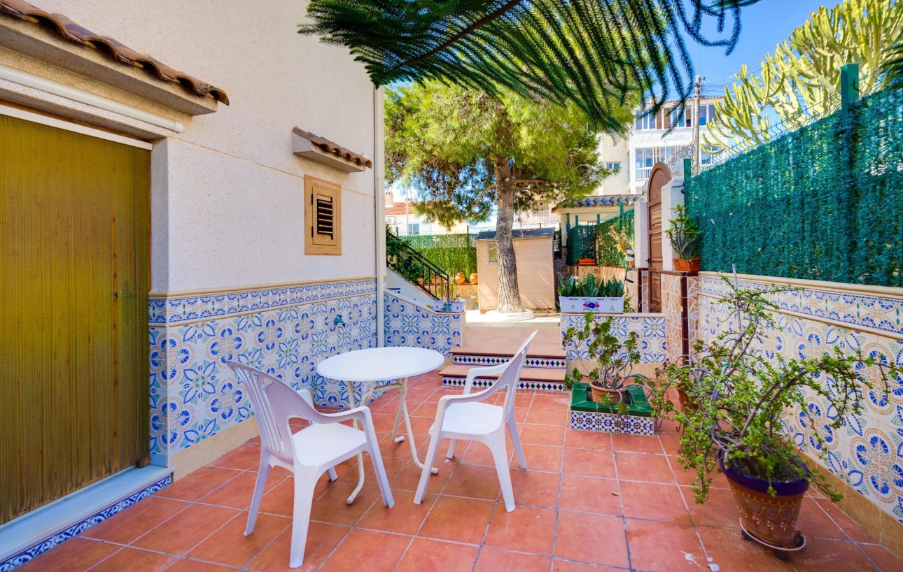 Sale - Chalet - Torrevieja - La Mata