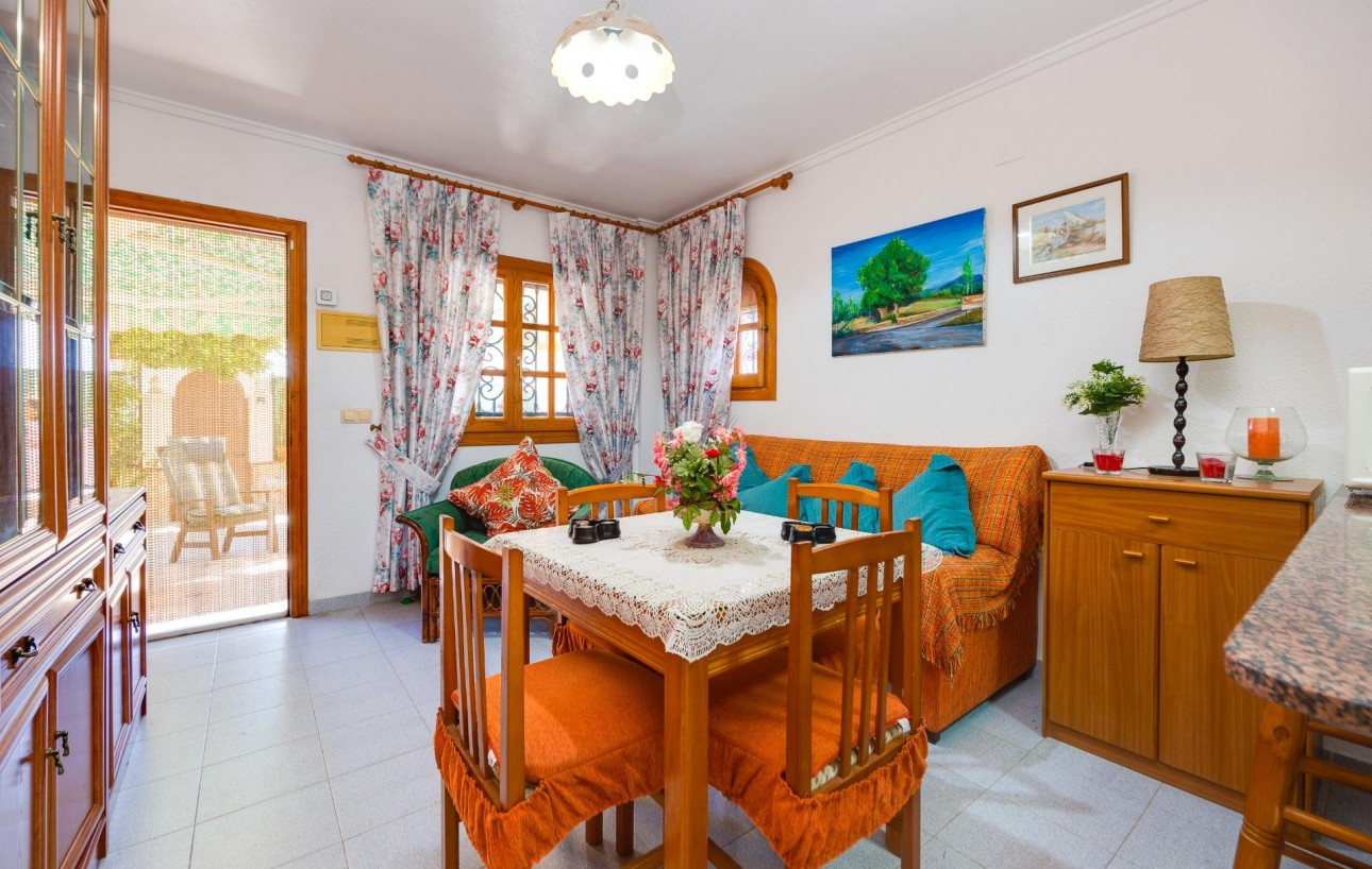 Sale - Chalet - Torrevieja - La Mata