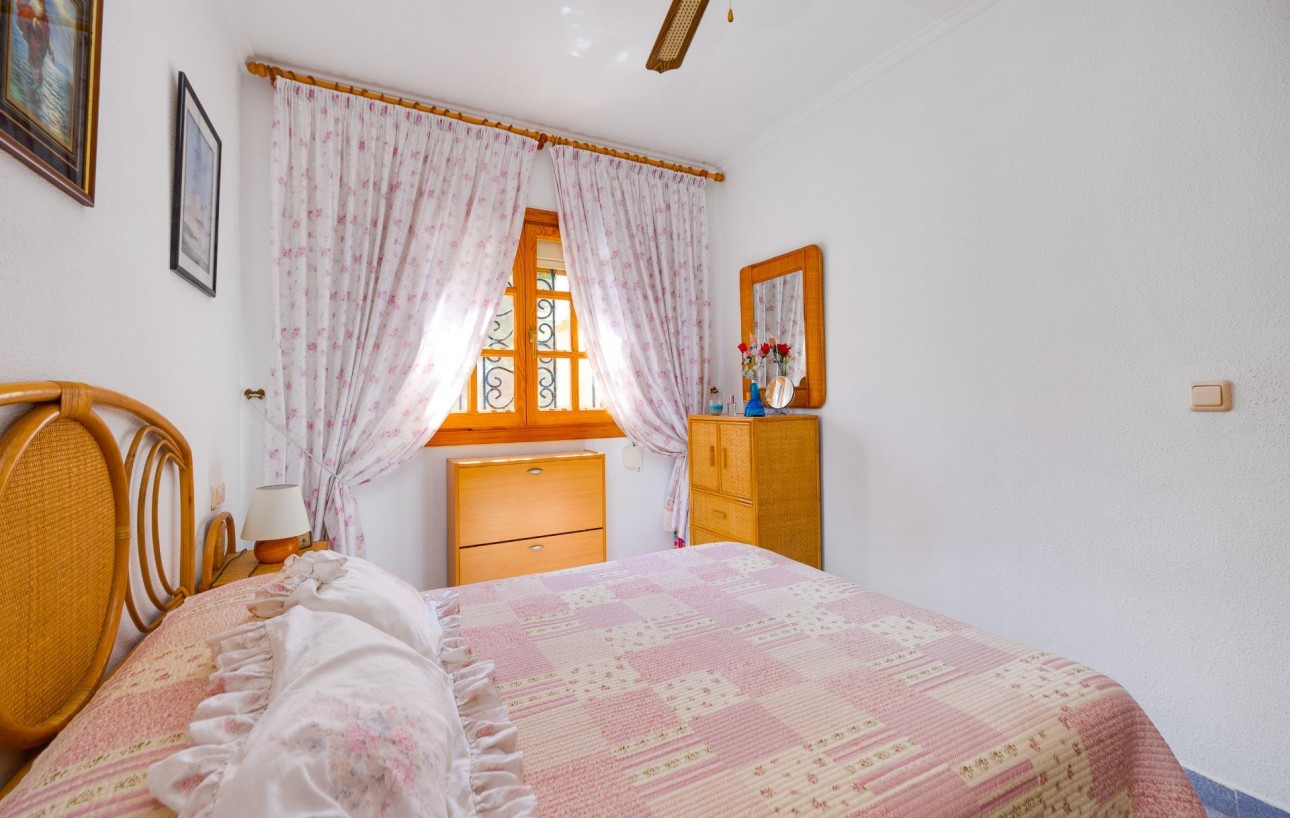 Sale - Chalet - Torrevieja - La Mata