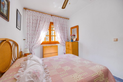 Sale - Chalet - Torrevieja - La Mata