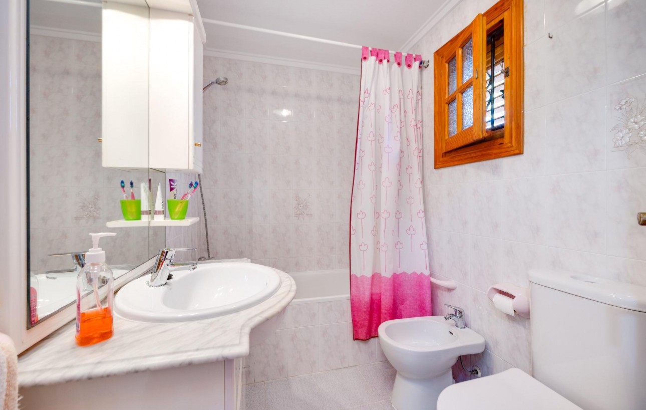 Sale - Chalet - Torrevieja - La Mata