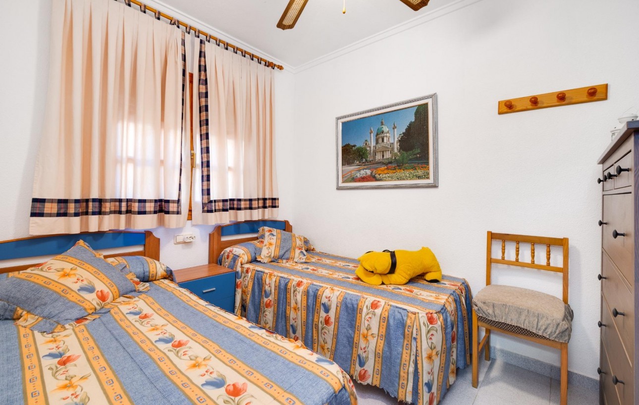 Sale - Chalet - Torrevieja - La Mata