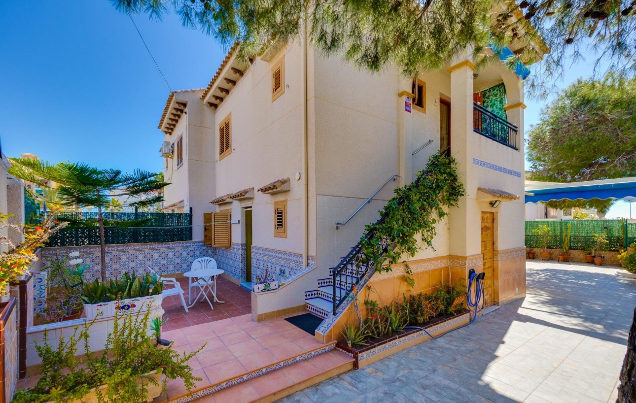 Sale - Chalet - Torrevieja - La Mata