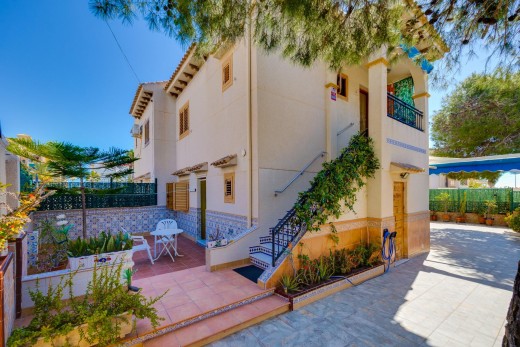 Sale - Chalet - Torrevieja - La Mata