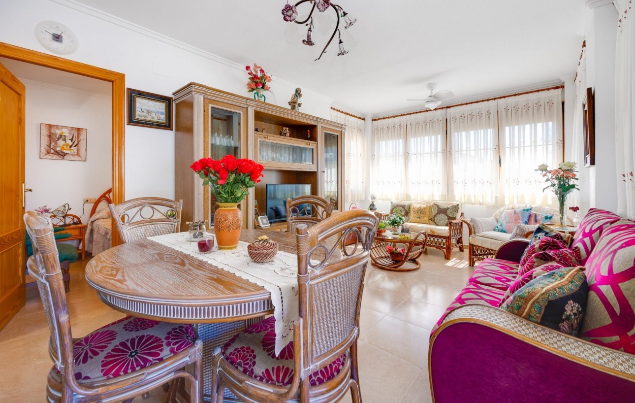 Sale - Chalet - Torrevieja - La Mata