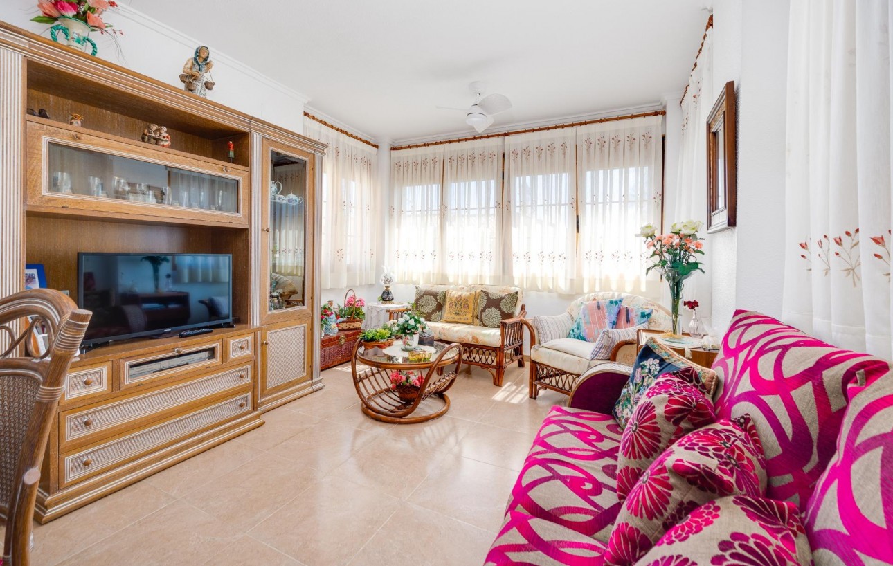 Sale - Chalet - Torrevieja - La Mata