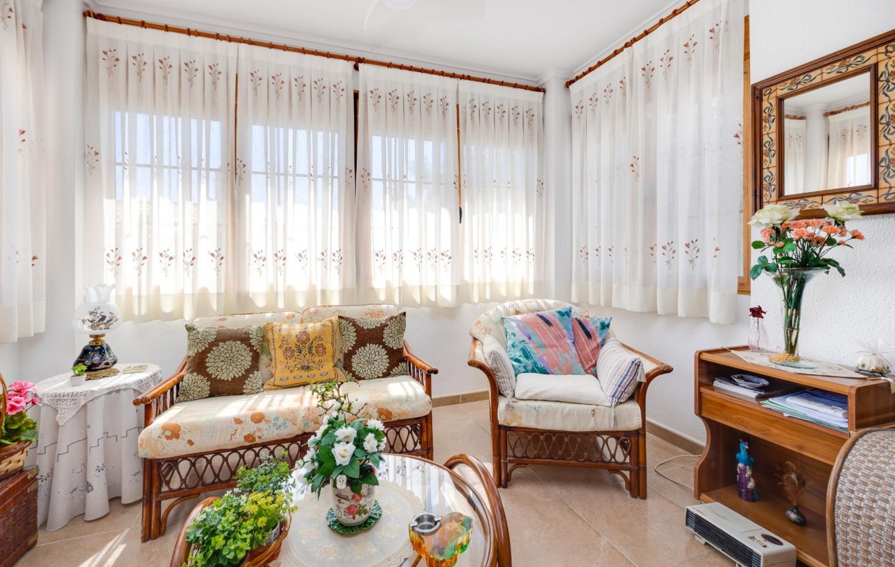 Sale - Chalet - Torrevieja - La Mata