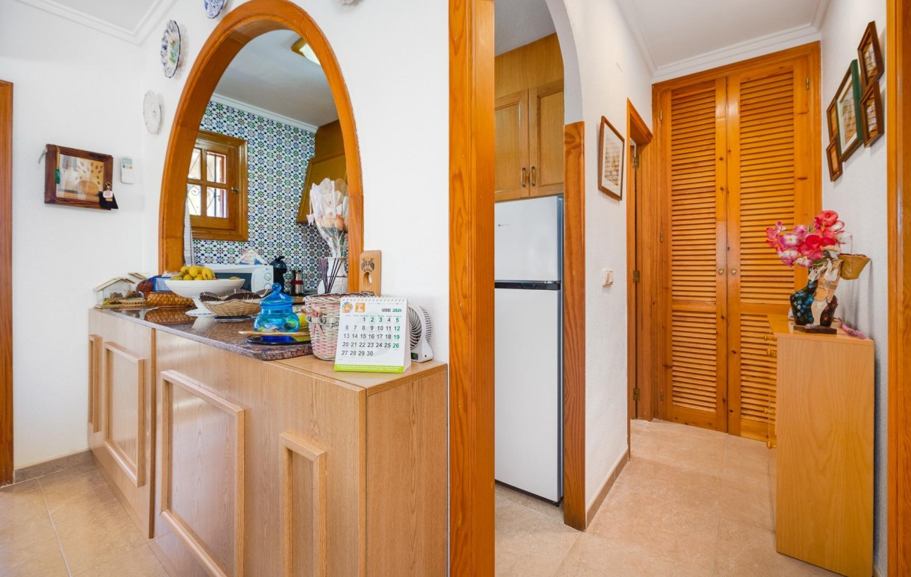 Sale - Chalet - Torrevieja - La Mata