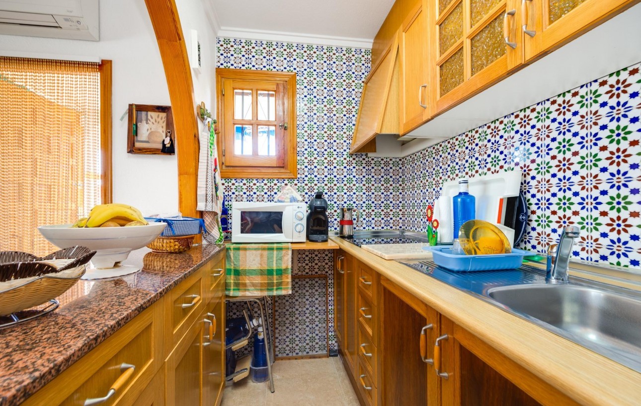 Sale - Chalet - Torrevieja - La Mata