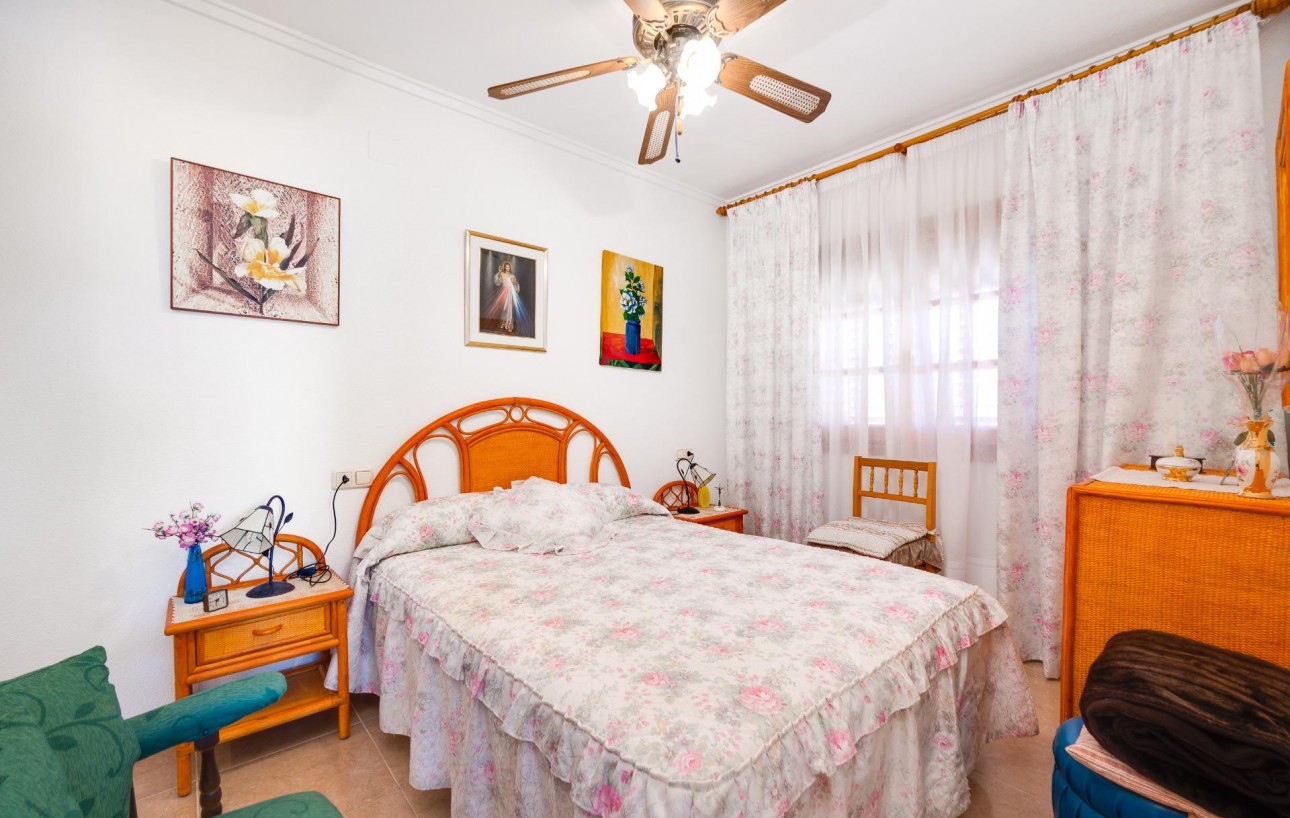 Sale - Chalet - Torrevieja - La Mata