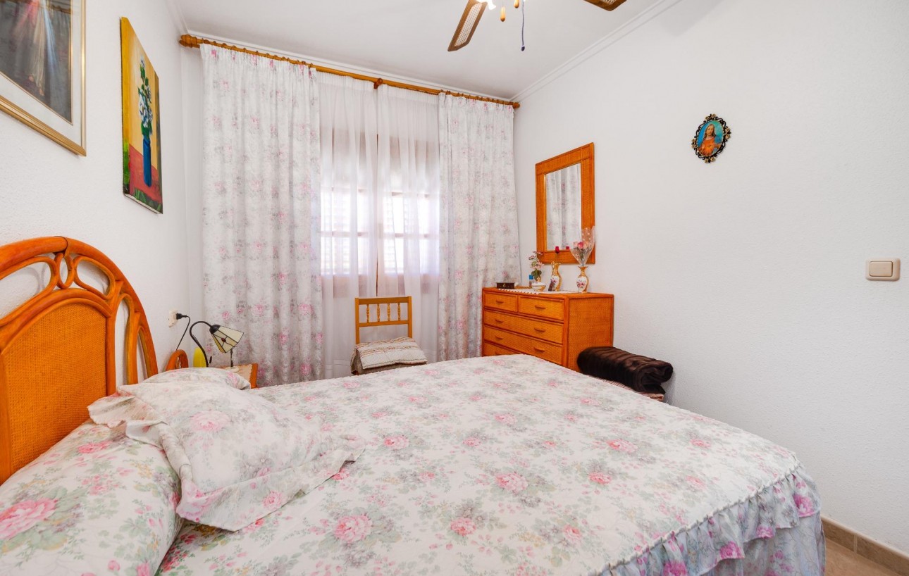 Sale - Chalet - Torrevieja - La Mata