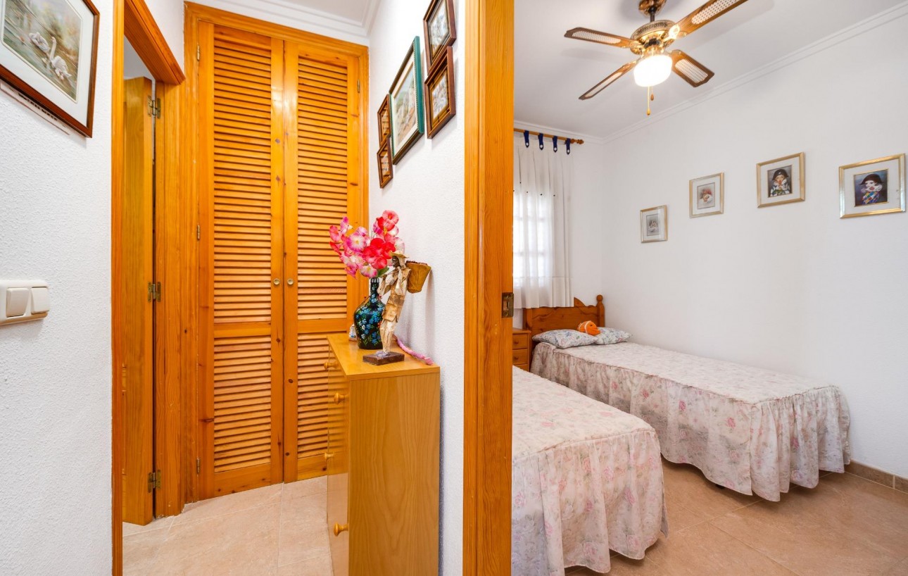 Sale - Chalet - Torrevieja - La Mata
